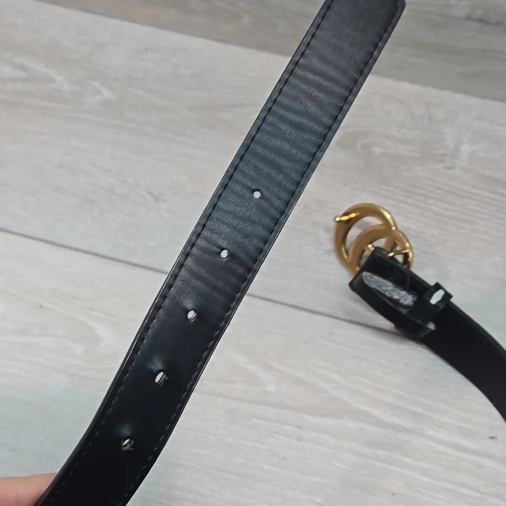 Gucci Women Black Leather Belt with Interlocking Gold Double-G Buckle